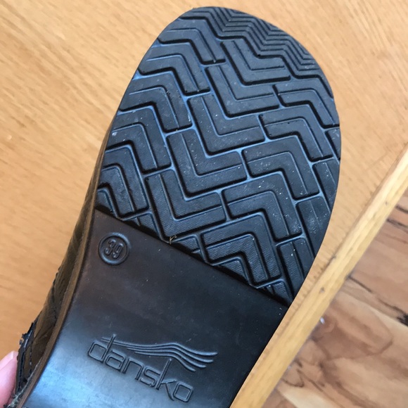 Dansko 39 pro tooled leather embossed floral pattern black stapled 2” clogs GUC - Picture 8 of 14